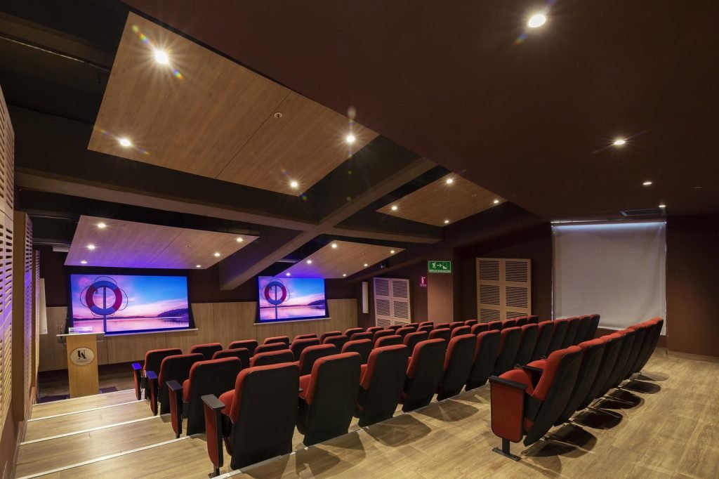 auditorios con sonido inmersivo 3D